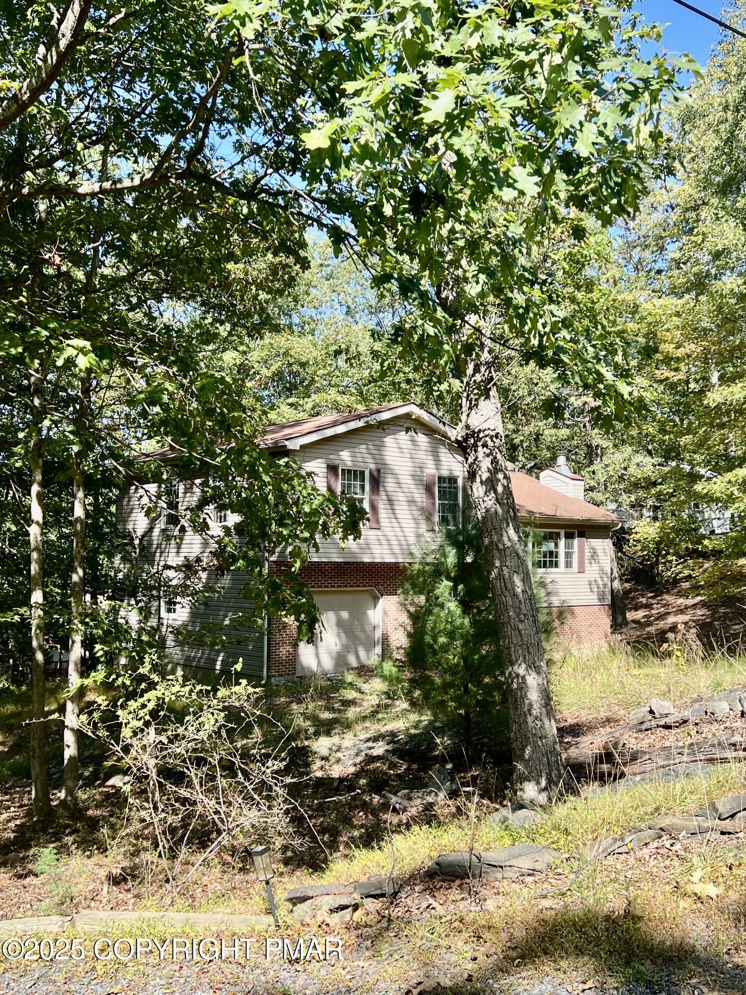 2210 Exeter Court Bushkill, PA 18324 - Photo 3 of 17 IMG_8736