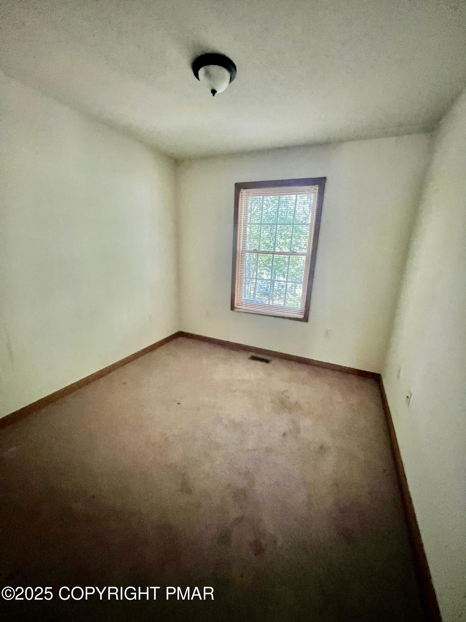 2210 Exeter Court Bushkill, PA 18324 - Photo 6 of 17 IMG_8739(1)