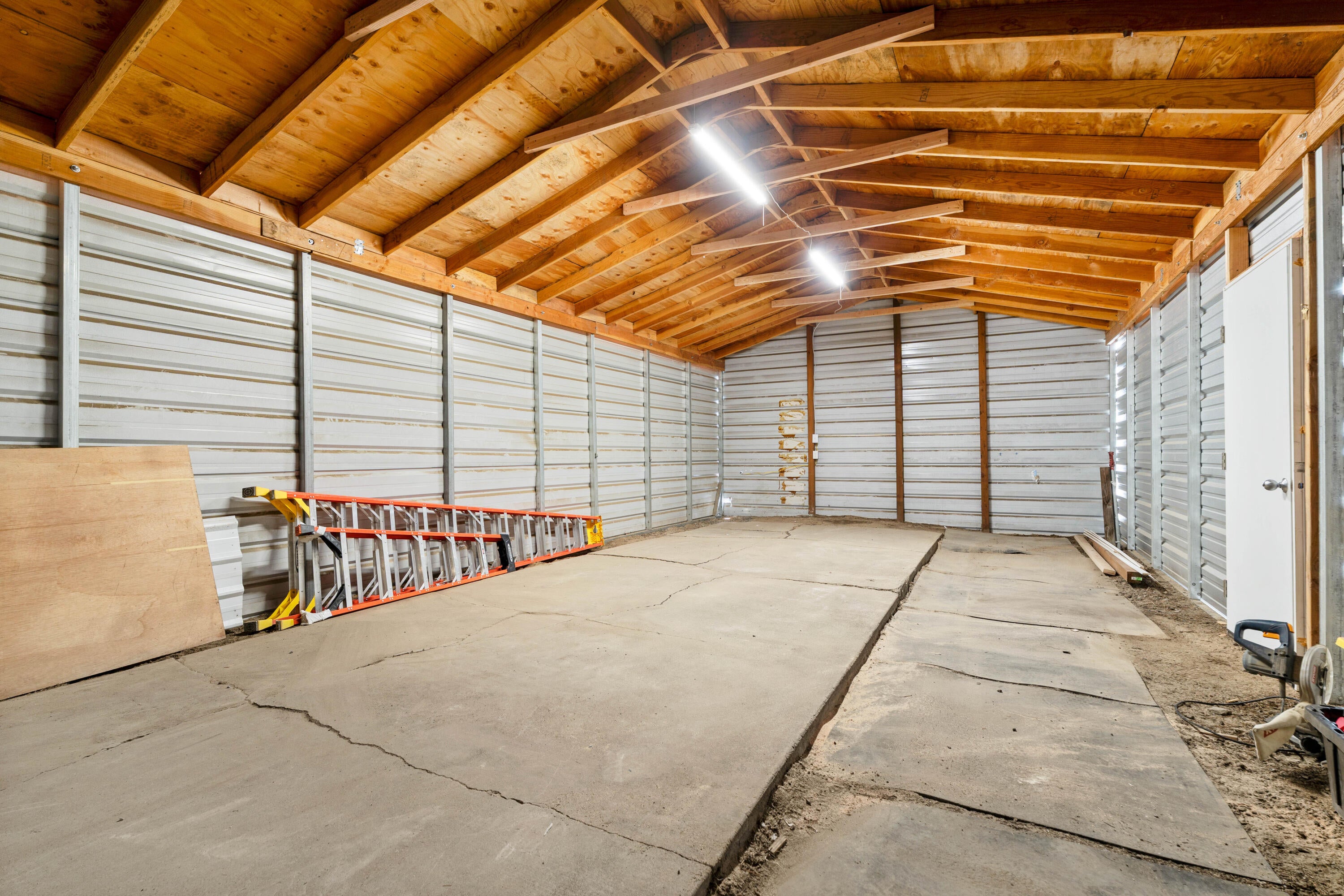 52657 Skidgel Road La Pine, OR 97739 - Photo 26 of 36 31-Shop