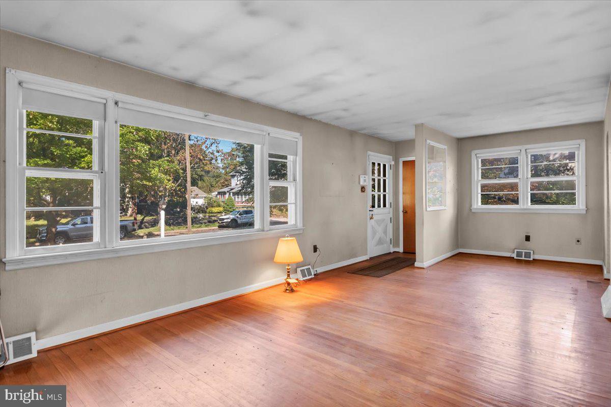 433 Glen Avenue Laurel Springs, NJ 08021 - Photo 5 of 28