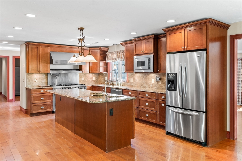 86 Mowry Street Mendon, MA 01756 - Photo 6 of 38
