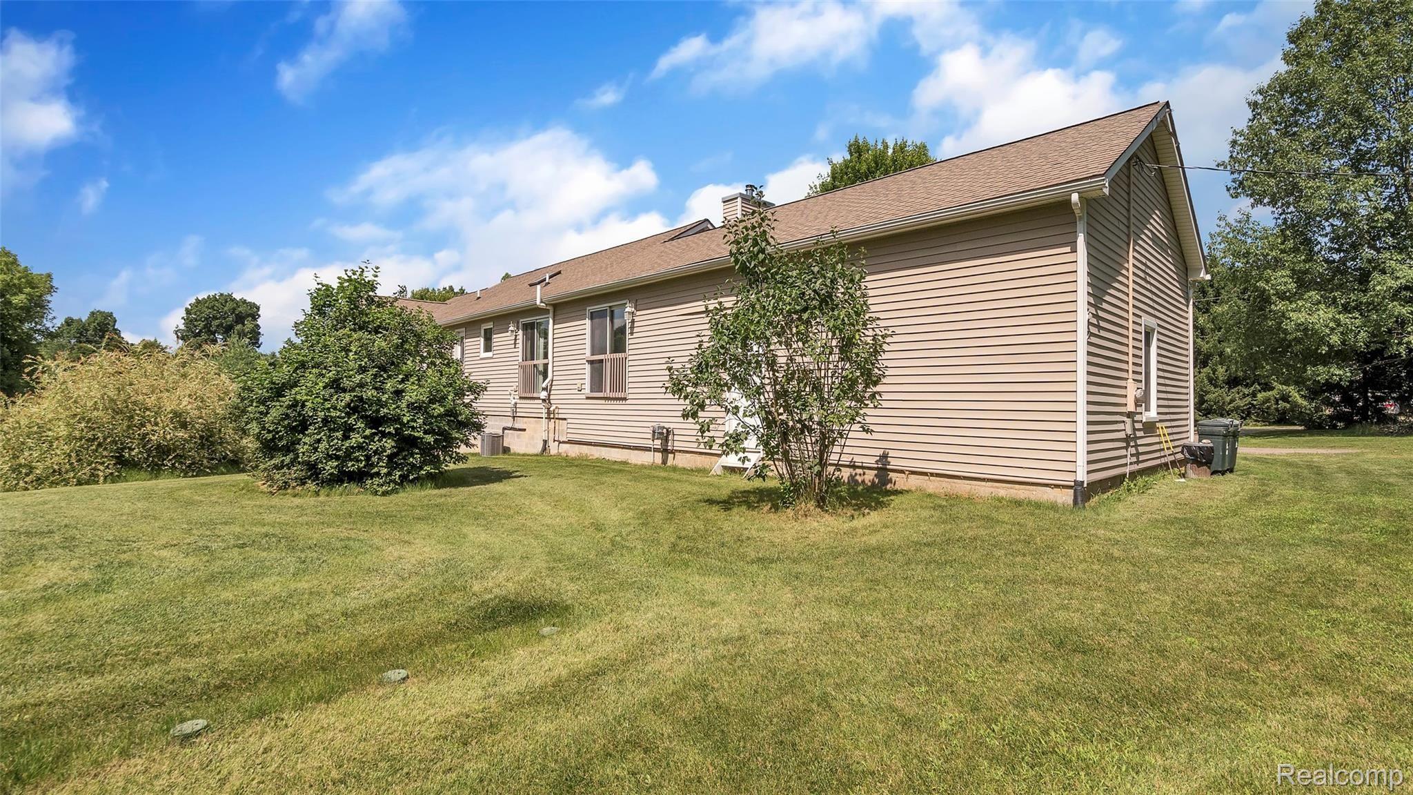 6063 Rivers Edge Drive Howell, MI 48855 - Photo 35 of 39 6063-Rivers-Edge-Howell-Mi-48855-windowstill-44.jpg