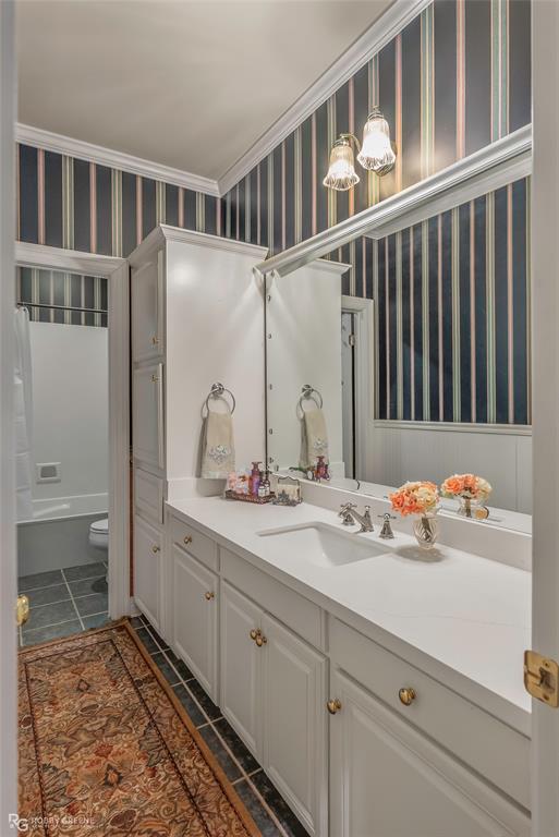 400 Crouch Road Benton, LA 71006 - Photo 21 of 40 a bathroom with a sink and a mirror