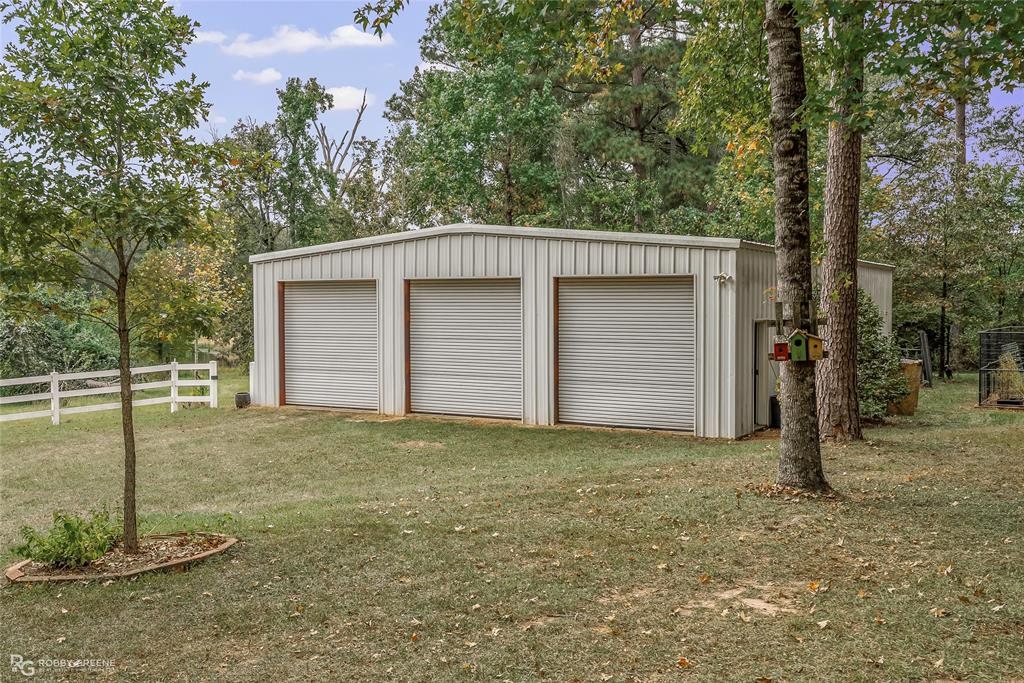 400 Crouch Road Benton, LA 71006 - Photo 36 of 40 a house with a outdoor space