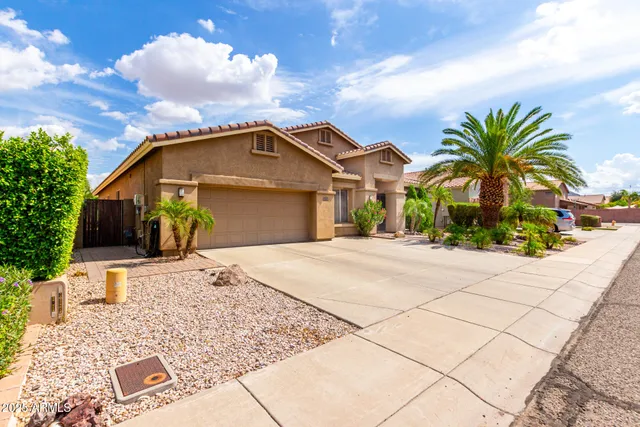 $799,850 | 2332 West Andrea Drive, Phoenix, AZ 85085