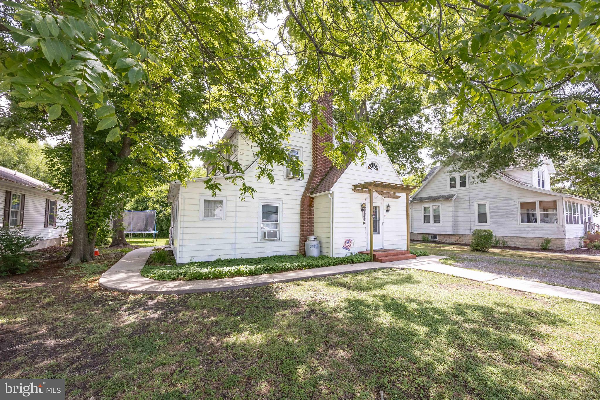 26467 Mariners Road Crisfield, MD 21817 - Photo 8 of 44 a house that has a tree in front of it