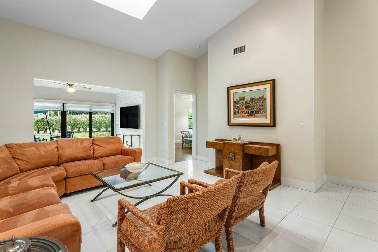 8211 Springlake Drive Boca Raton, FL 33496 - Photo 20 of 49 Living Room