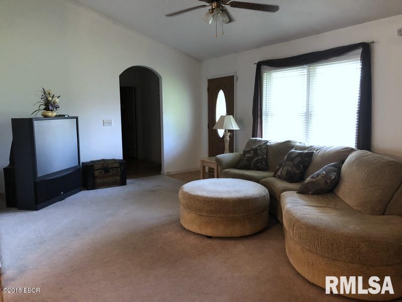 1704 Dynasty Road Herrin, IL 62948 - Photo 3 of 23