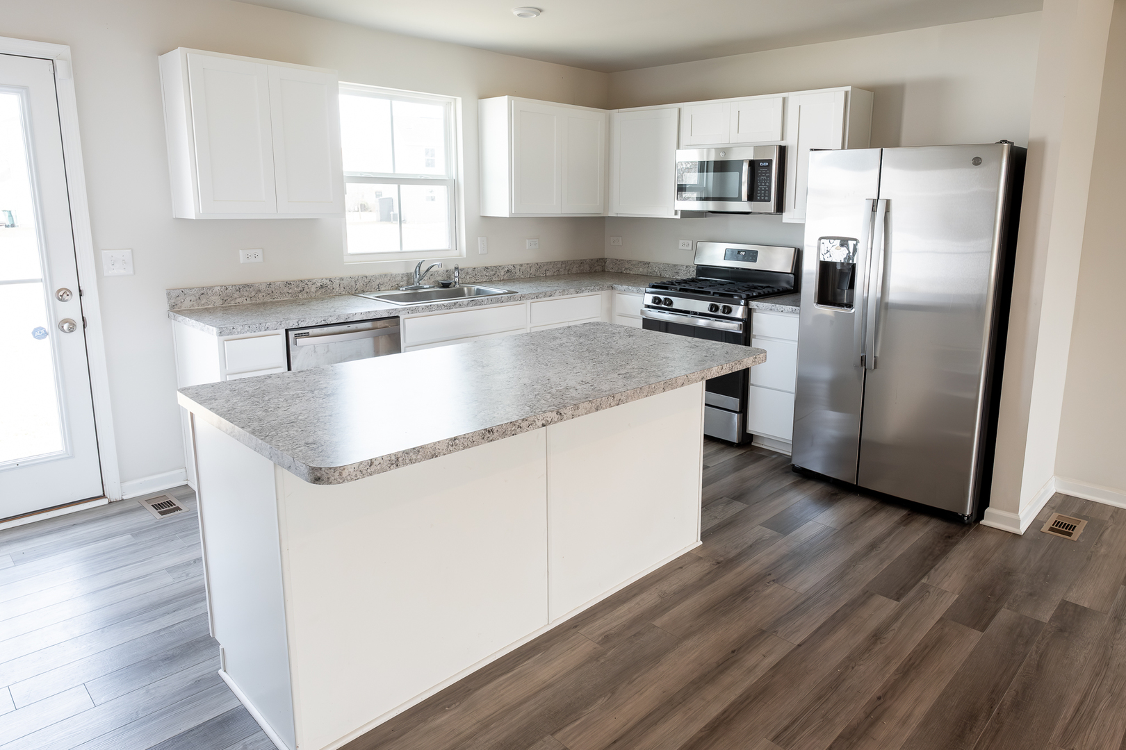 304 Bradford Road Joliet, IL 60433 - Photo 2 of 38