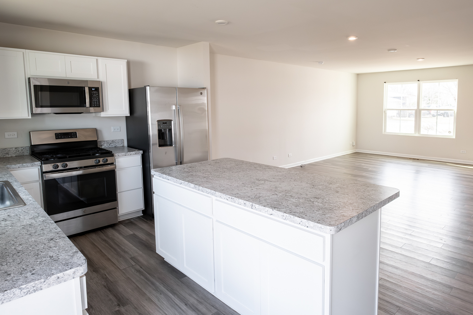304 Bradford Road Joliet, IL 60433 - Photo 3 of 38