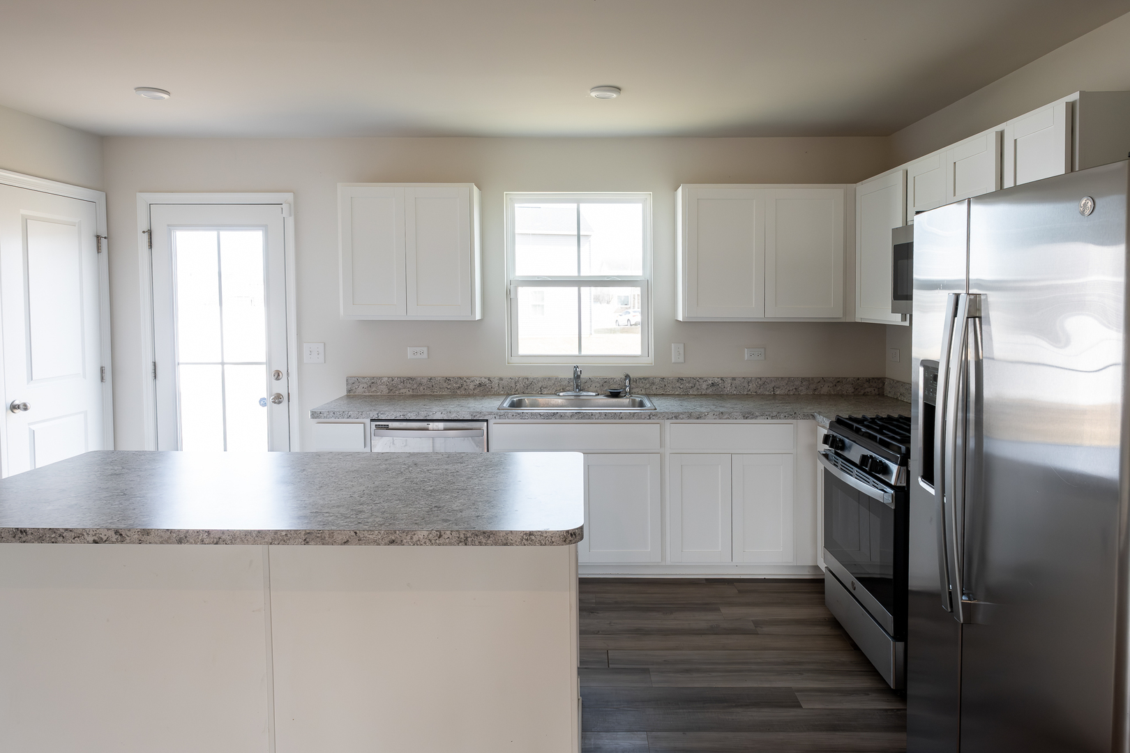 304 Bradford Road Joliet, IL 60433 - Photo 4 of 38