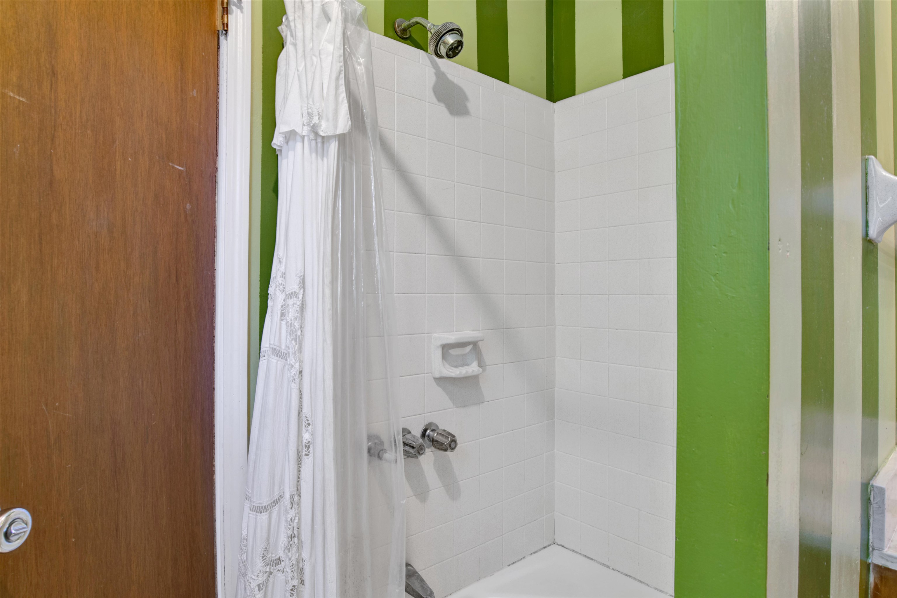 109 Paige Circle Daphne, AL 36526 - Photo 41 of 46 Jack & Jill Bath Upstairs