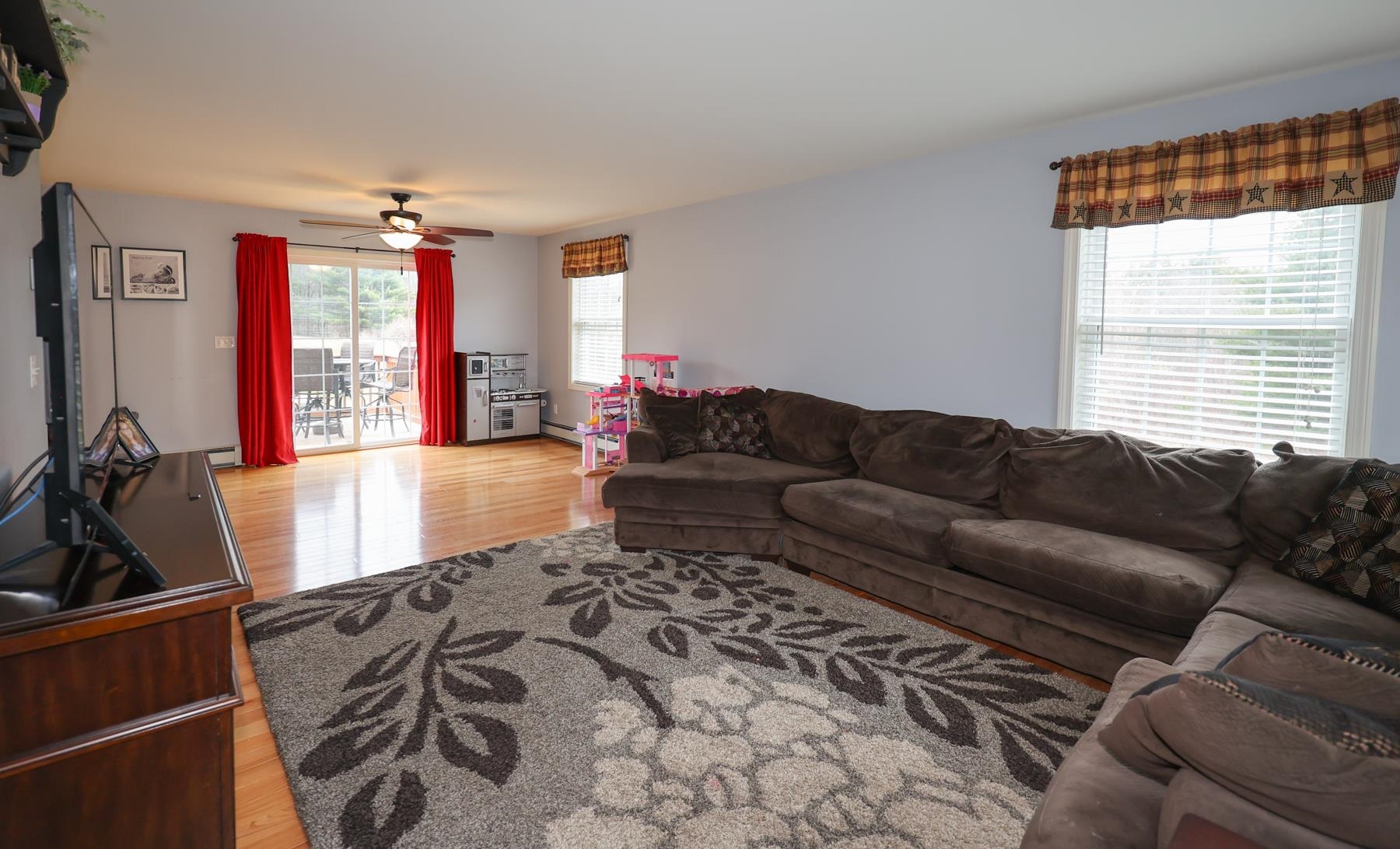 73 Nottingham Road Raymond, NH 03077 - Photo 4 of 37