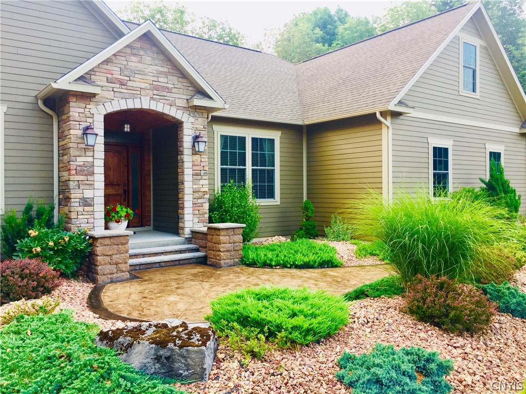 5178 Munro Road Camillus, NY 13031 - Photo 2 of 40