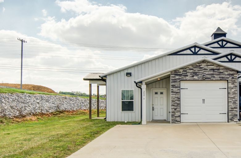 200 Bainbridge Drive, Unit A Clarksville, TN 37043 - Photo 2 of 35 a view of a house with a ocean view