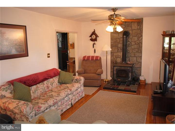 1218 Clymer Road Hatfield, PA 19440 - Photo 5 of 23 Living Room