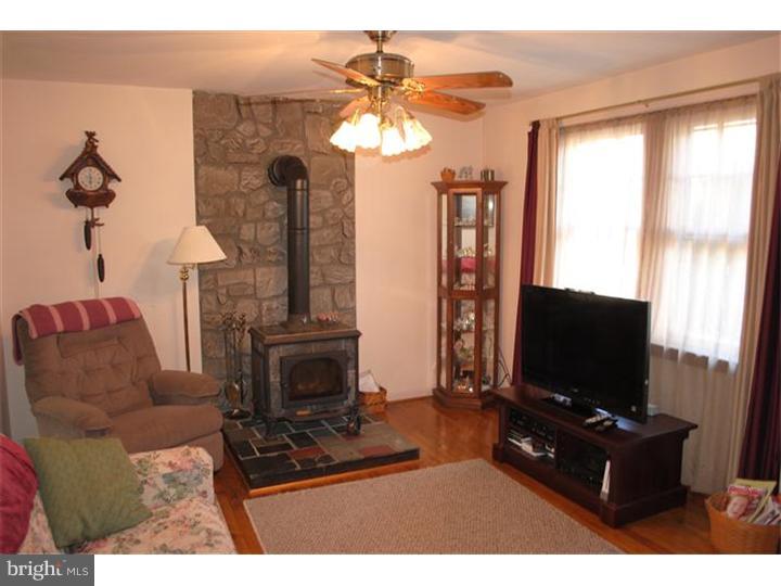 1218 Clymer Road Hatfield, PA 19440 - Photo 7 of 23 Living Room
