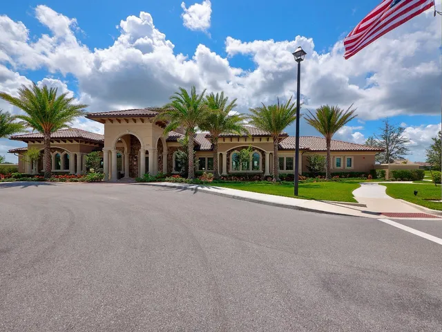 $500,000 | 623 Southeast Villandry Way, Port St. Lucie, FL 34984