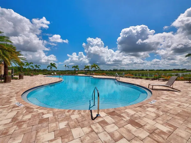 $500,000 | 623 Southeast Villandry Way, Port St. Lucie, FL 34984