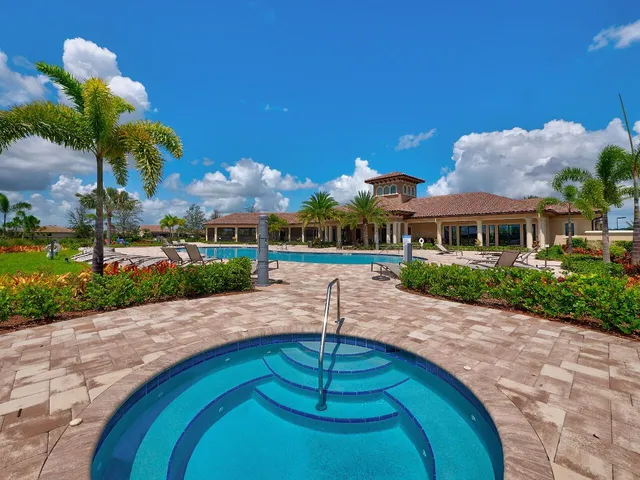 $500,000 | 623 Southeast Villandry Way, Port St. Lucie, FL 34984