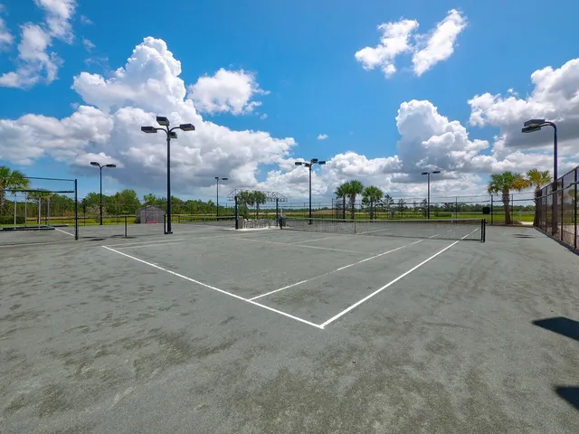 $500,000 | 623 Southeast Villandry Way, Port St. Lucie, FL 34984