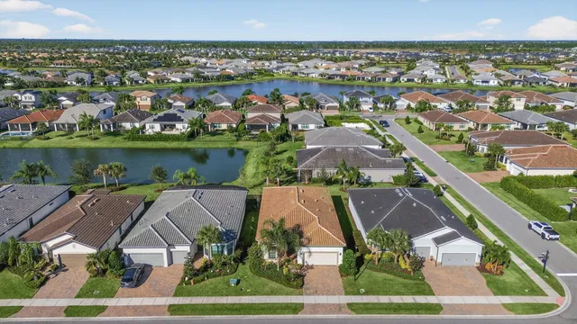 $500,000 | 623 Southeast Villandry Way, Port St. Lucie, FL 34984
