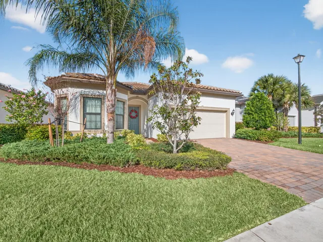 $500,000 | 623 Southeast Villandry Way, Port St. Lucie, FL 34984