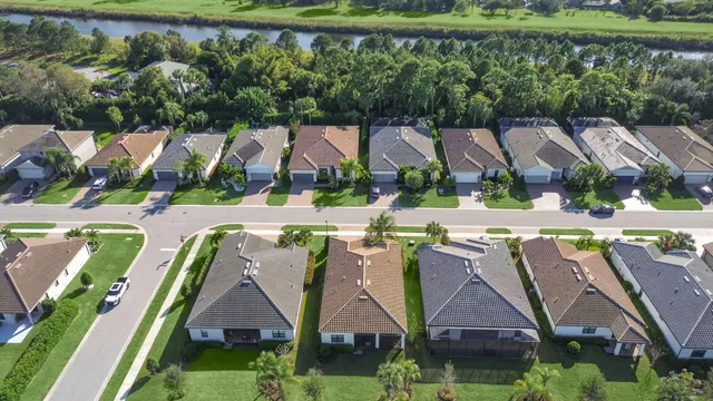 $500,000 | 623 Southeast Villandry Way, Port St. Lucie, FL 34984