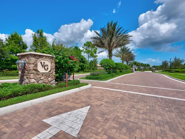 $500,000 | 623 Southeast Villandry Way, Port St. Lucie, FL 34984