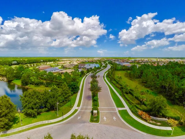 $500,000 | 623 Southeast Villandry Way, Port St. Lucie, FL 34984