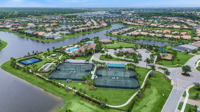 $500,000 | 623 Southeast Villandry Way, Port St. Lucie, FL 34984