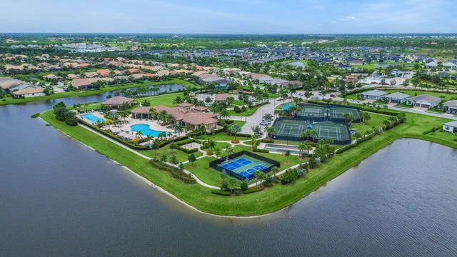 $500,000 | 623 Southeast Villandry Way, Port St. Lucie, FL 34984