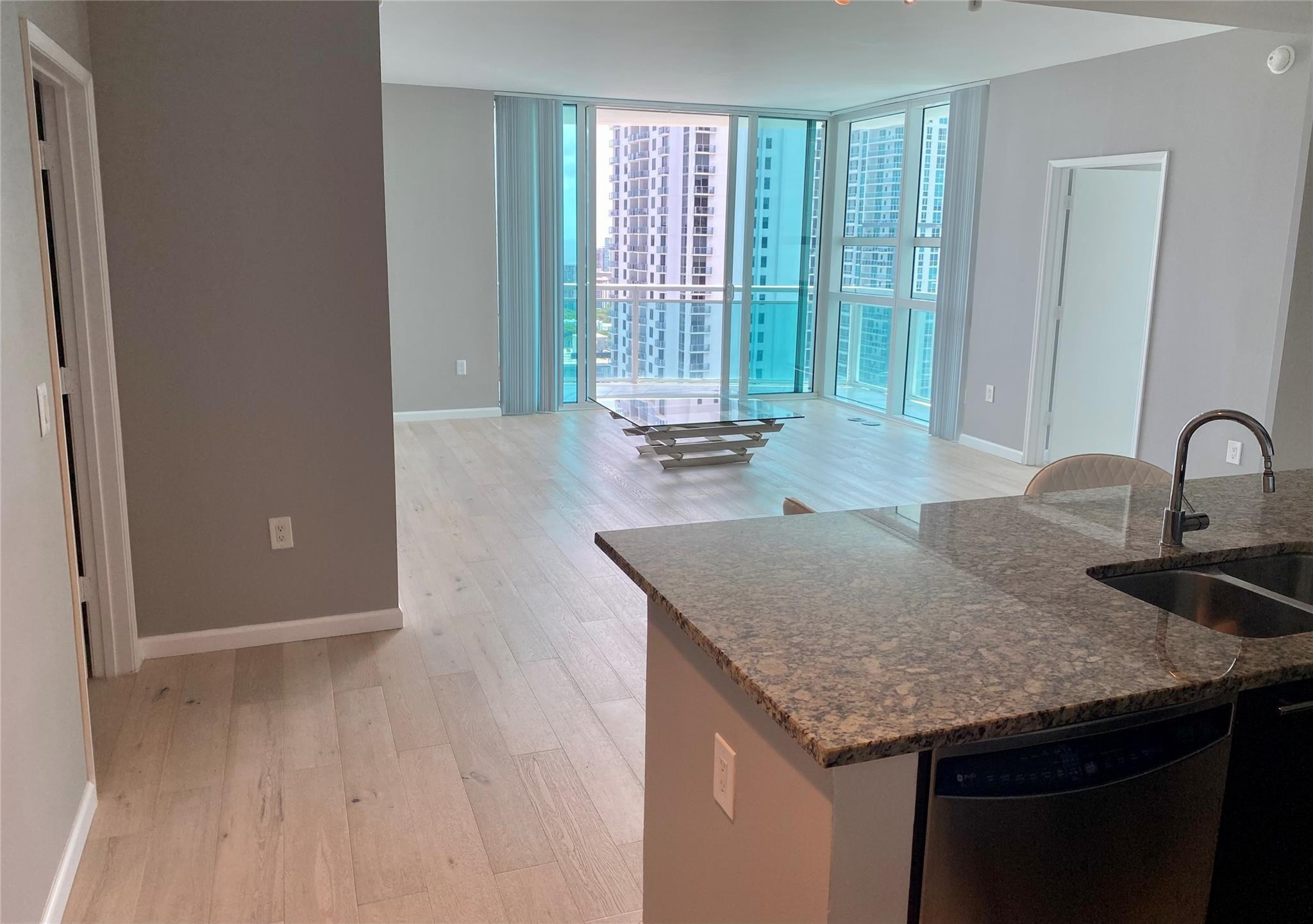 951 Brickell Avenue, Unit 3611 Miami, FL 33131 - Photo 3 of 8 Photo 3