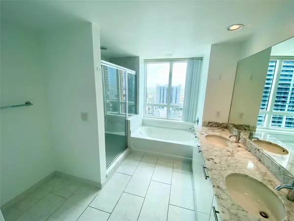 $5,200 | 951 Brickell Avenue, Unit 3611, Miami, FL 33131