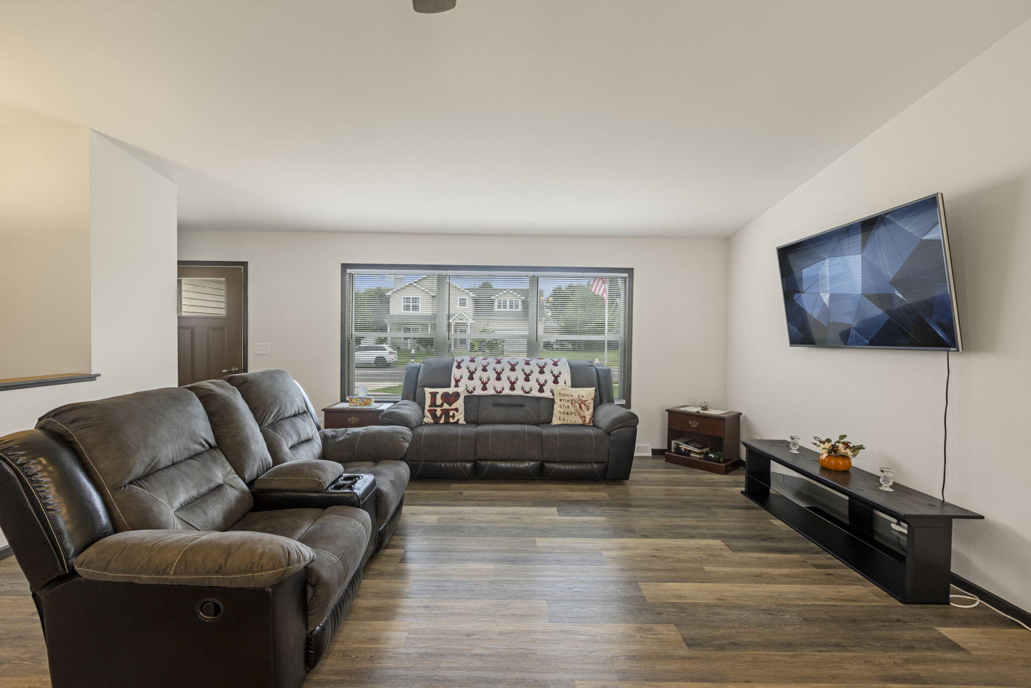 1115 Tamarack Street Delavan, WI 53115 - Photo 3 of 26 Living Room