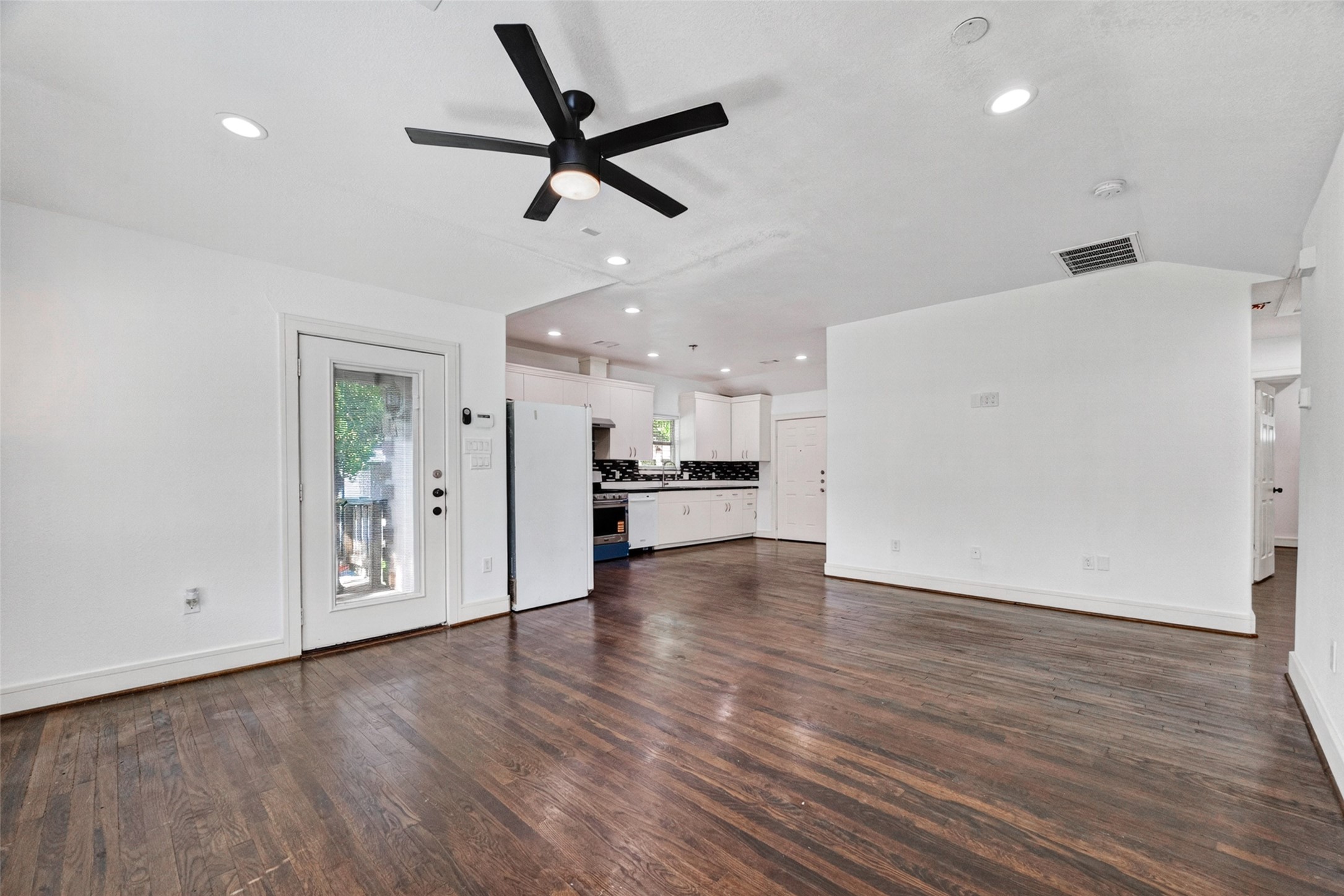 7030 Sidney Street Houston, TX 77021 - Photo 7 of 32