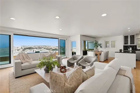 $13,500,000 | 1554 East Oceanfront, Newport Beach, CA 92661
