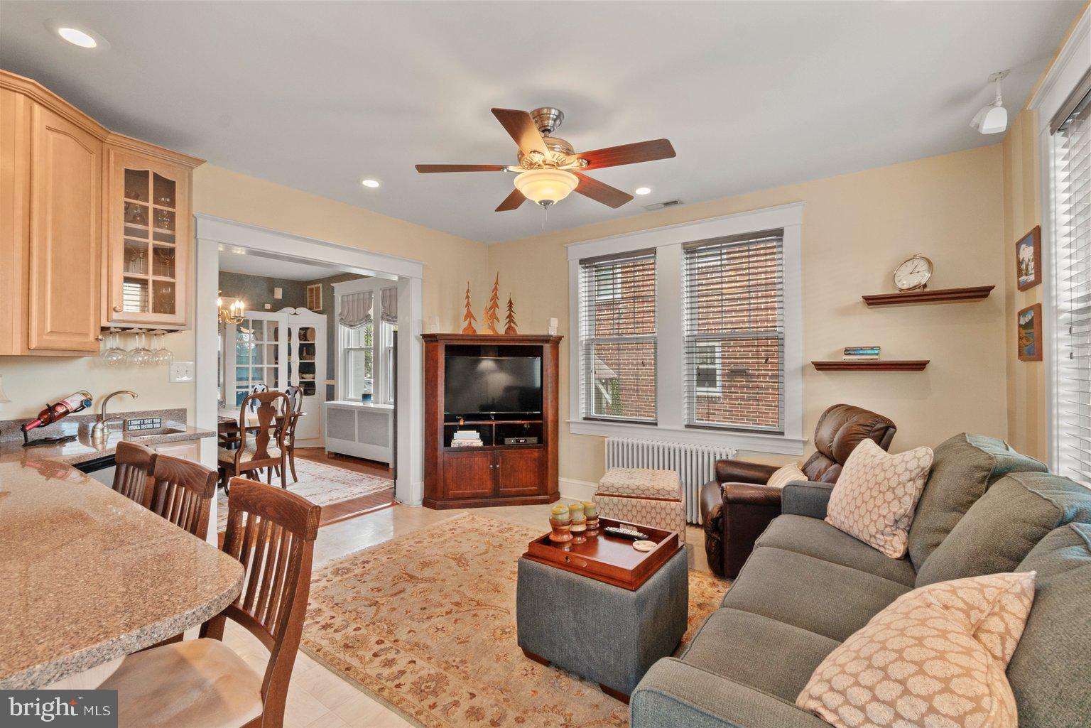 4215 Kensington Road Baltimore, MD 21229 - Photo 16 of 60