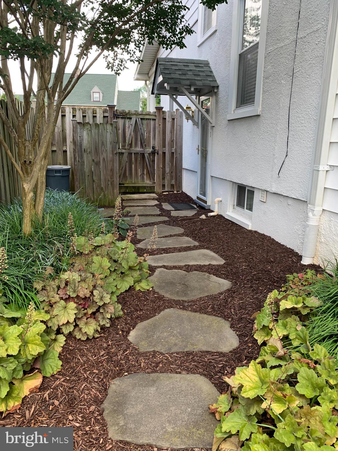 4215 Kensington Road Baltimore, MD 21229 - Photo 55 of 60 Path to back yard