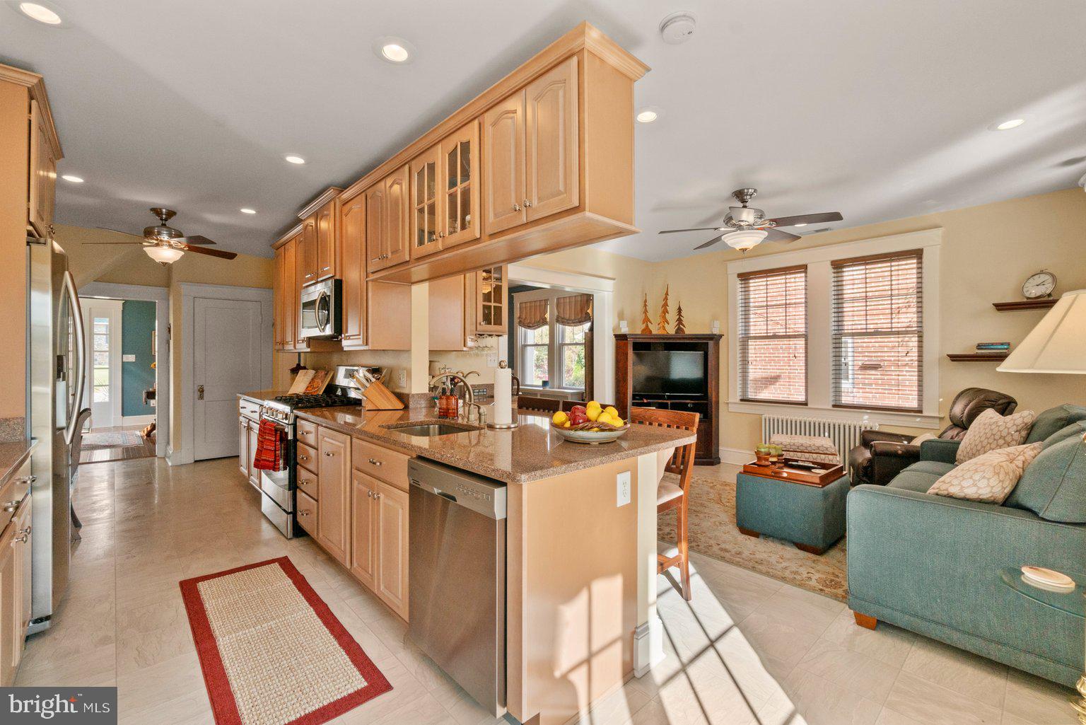 4215 Kensington Road Baltimore, MD 21229 - Photo 8 of 60