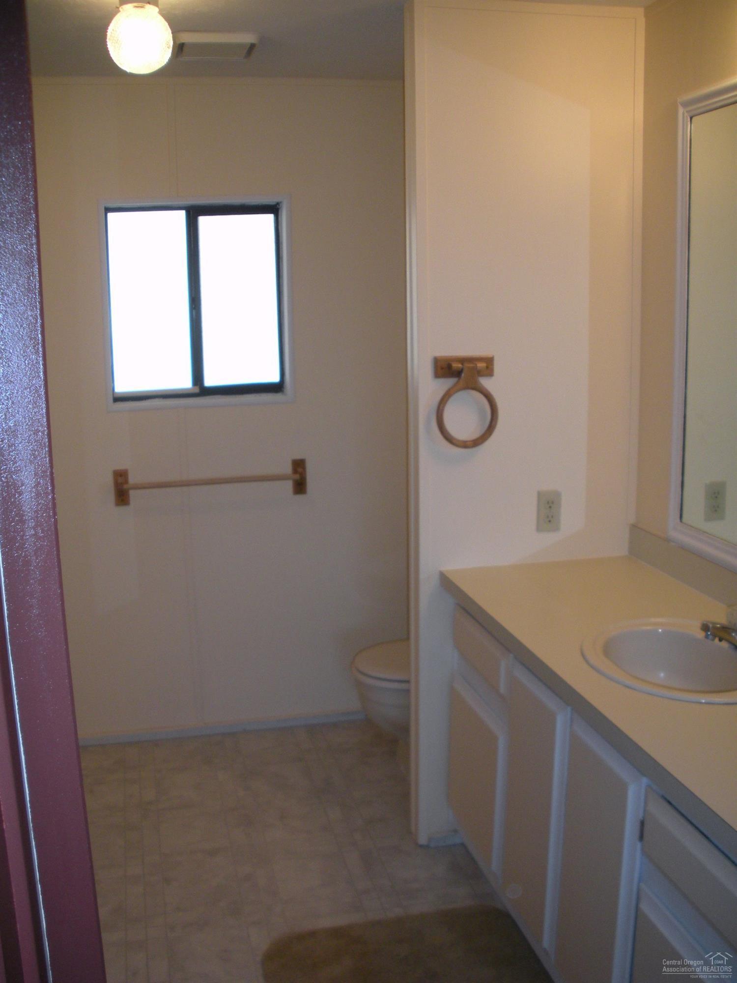 8461 Southwest Shad Road Terrebonne, OR 97760 - Photo 17 of 23 Full bath in manufactured home. Include