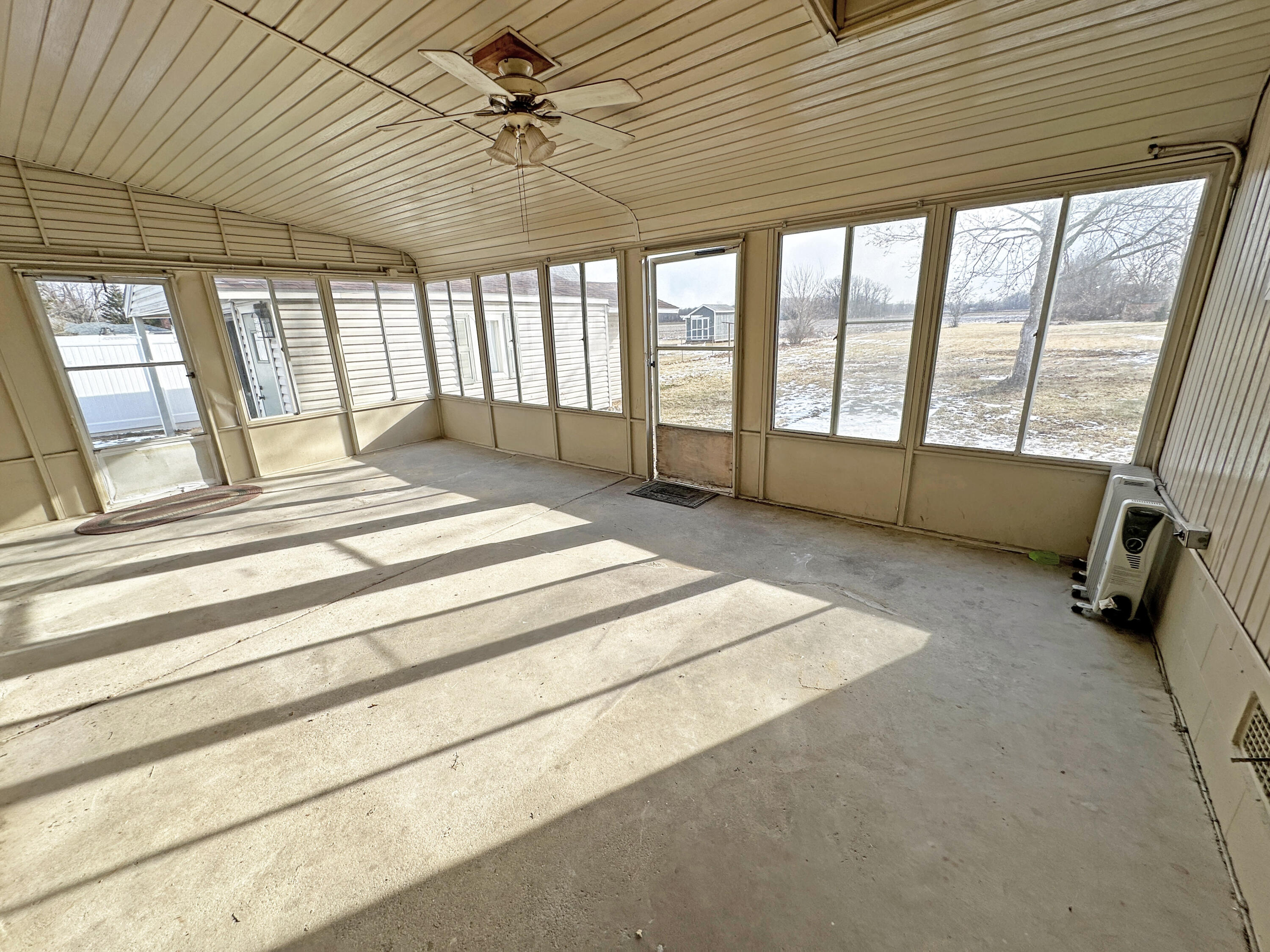 2500 Carleton Rockwood Road Carleton, MI 48117 - Photo 16 of 21 Enclosed Porch
