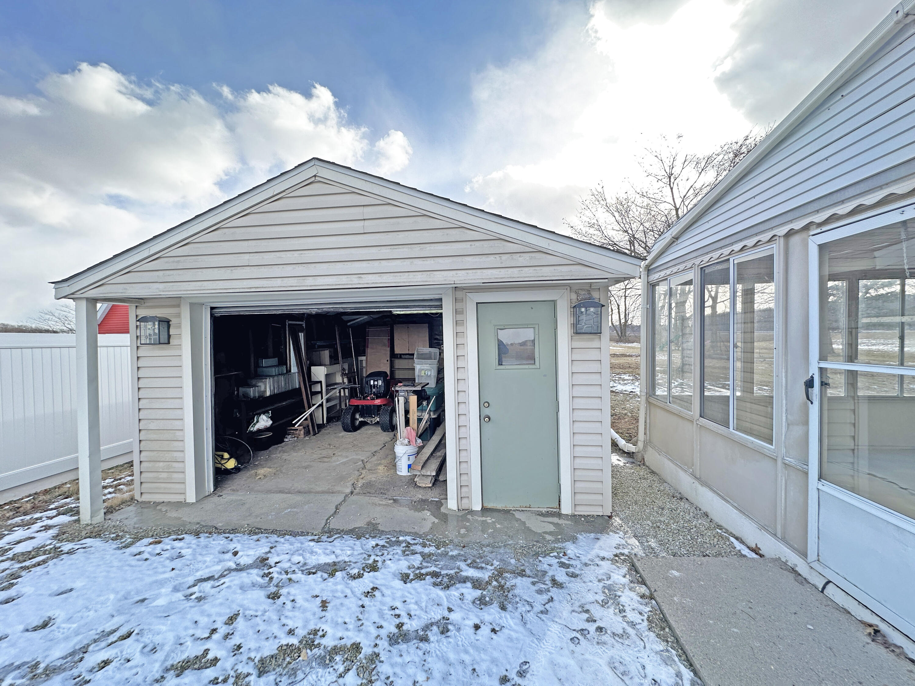 2500 Carleton Rockwood Road Carleton, MI 48117 - Photo 17 of 21 Garage