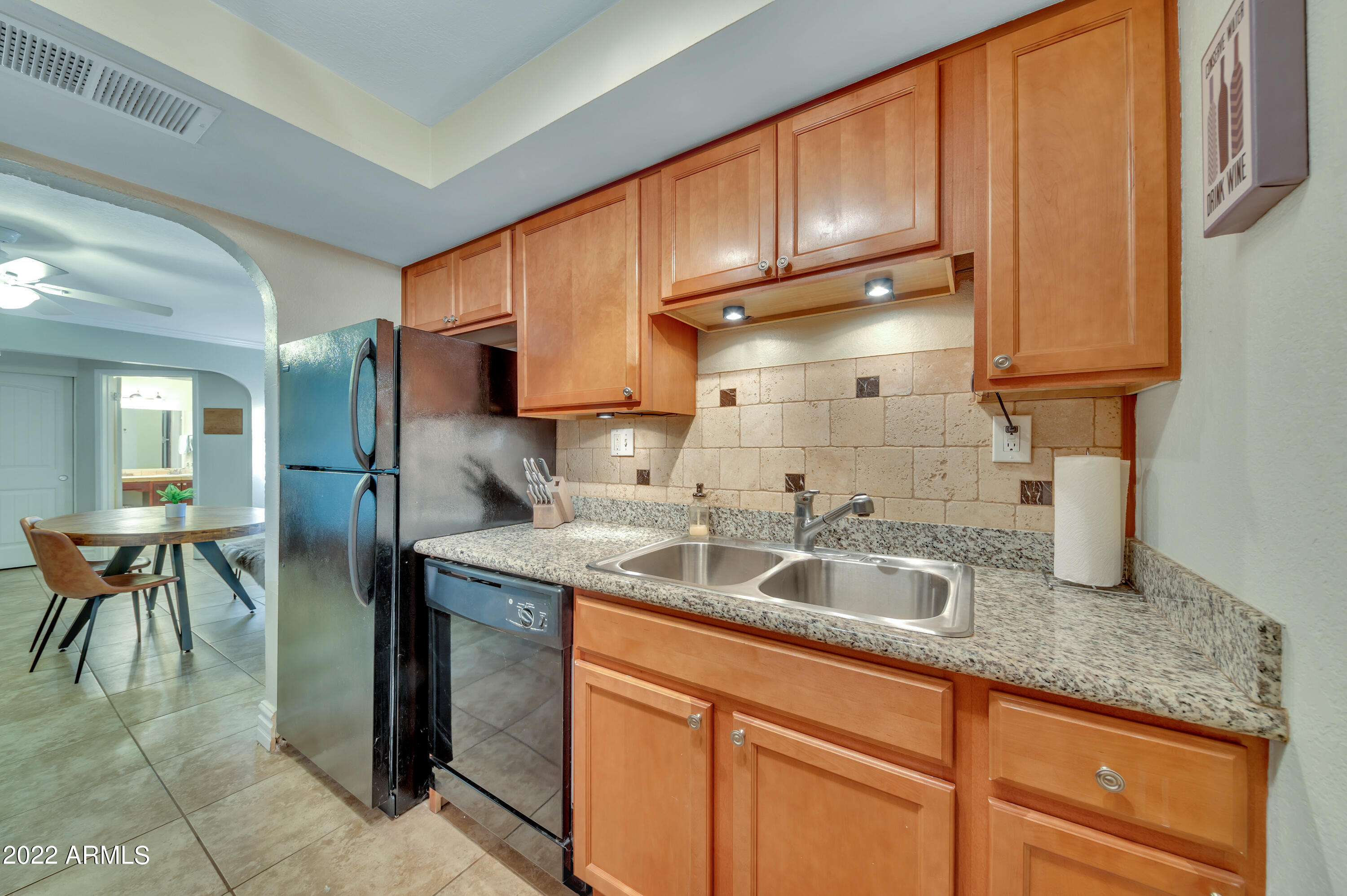 3825 East Camelback Road, Unit 262 Phoenix, AZ 85018 - Photo 15 of 37 Kitchen