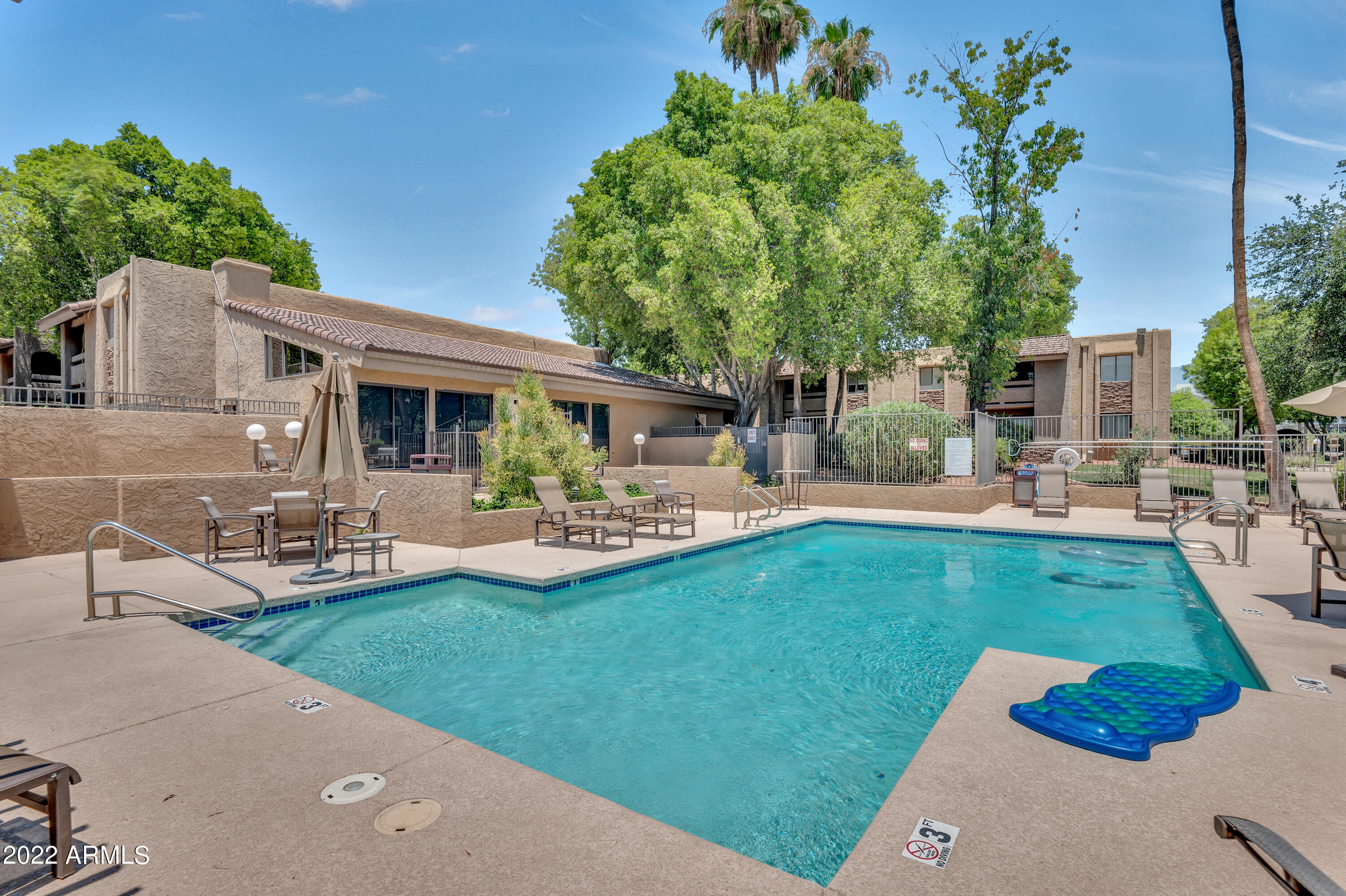 3825 East Camelback Road, Unit 262 Phoenix, AZ 85018 - Photo 33 of 37 Pool area