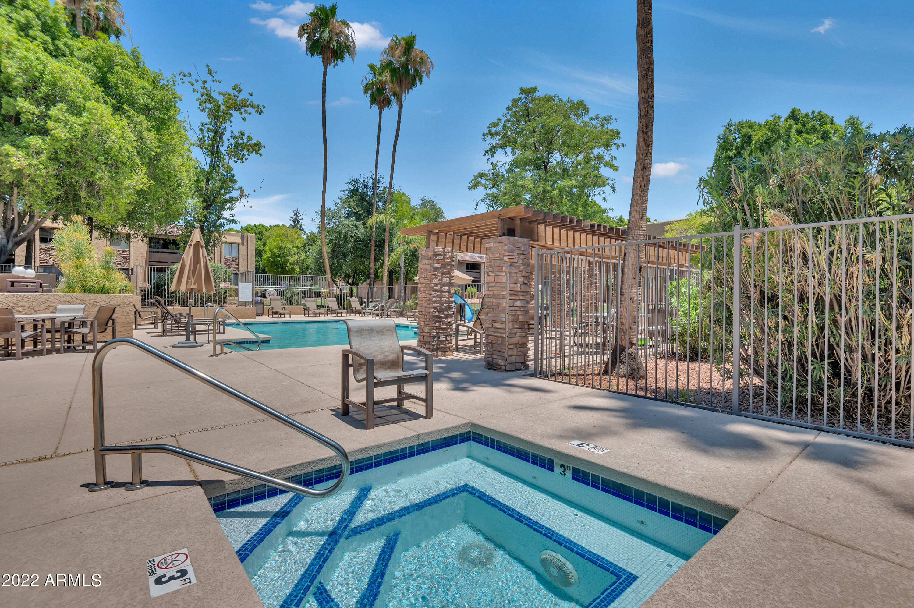 3825 East Camelback Road, Unit 262 Phoenix, AZ 85018 - Photo 34 of 37 Jacuzzi