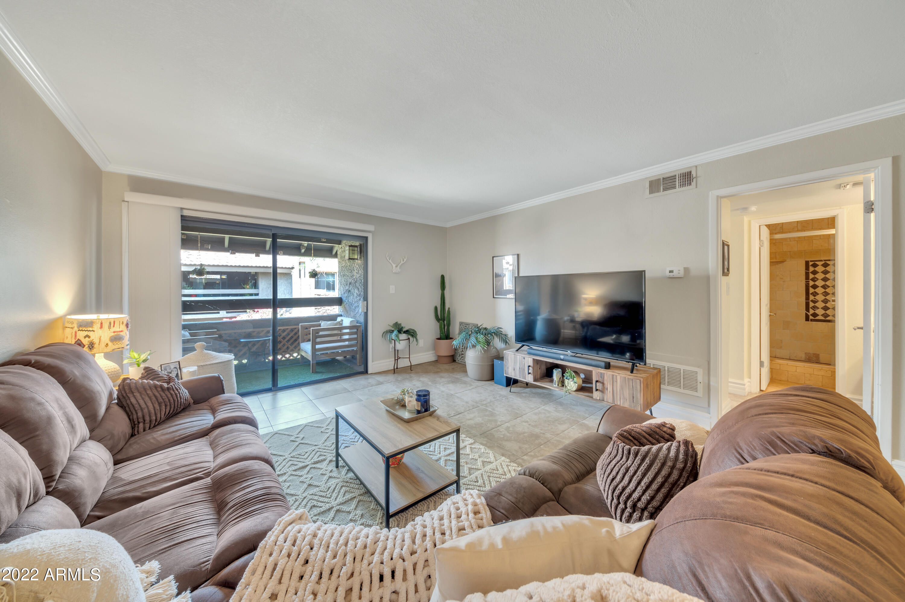 3825 East Camelback Road, Unit 262 Phoenix, AZ 85018 - Photo 4 of 37 Great room