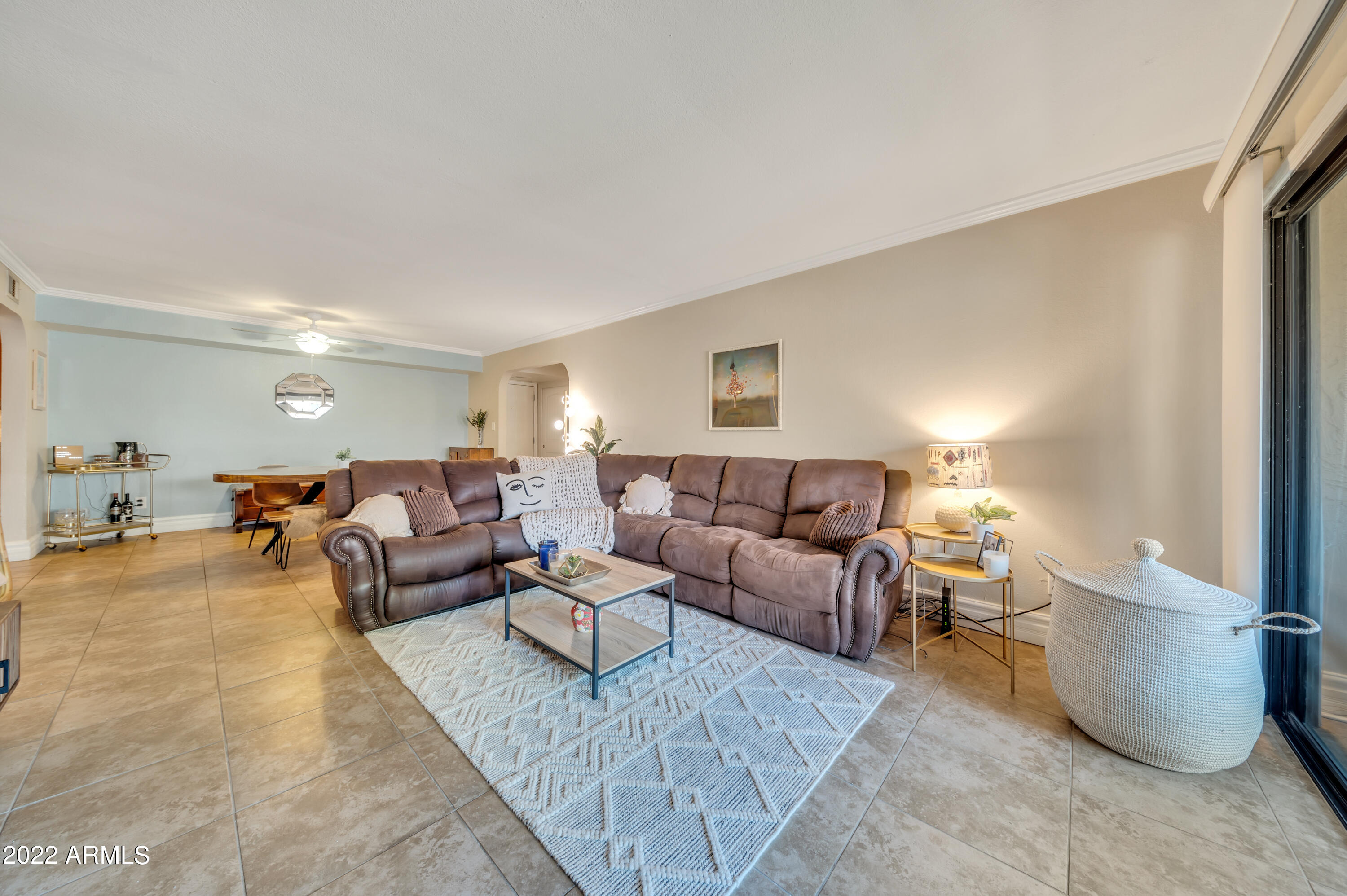3825 East Camelback Road, Unit 262 Phoenix, AZ 85018 - Photo 5 of 37 Great room