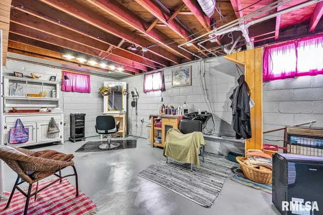 $179,900 | 116 Jibben Street, Green Valley, IL 61534