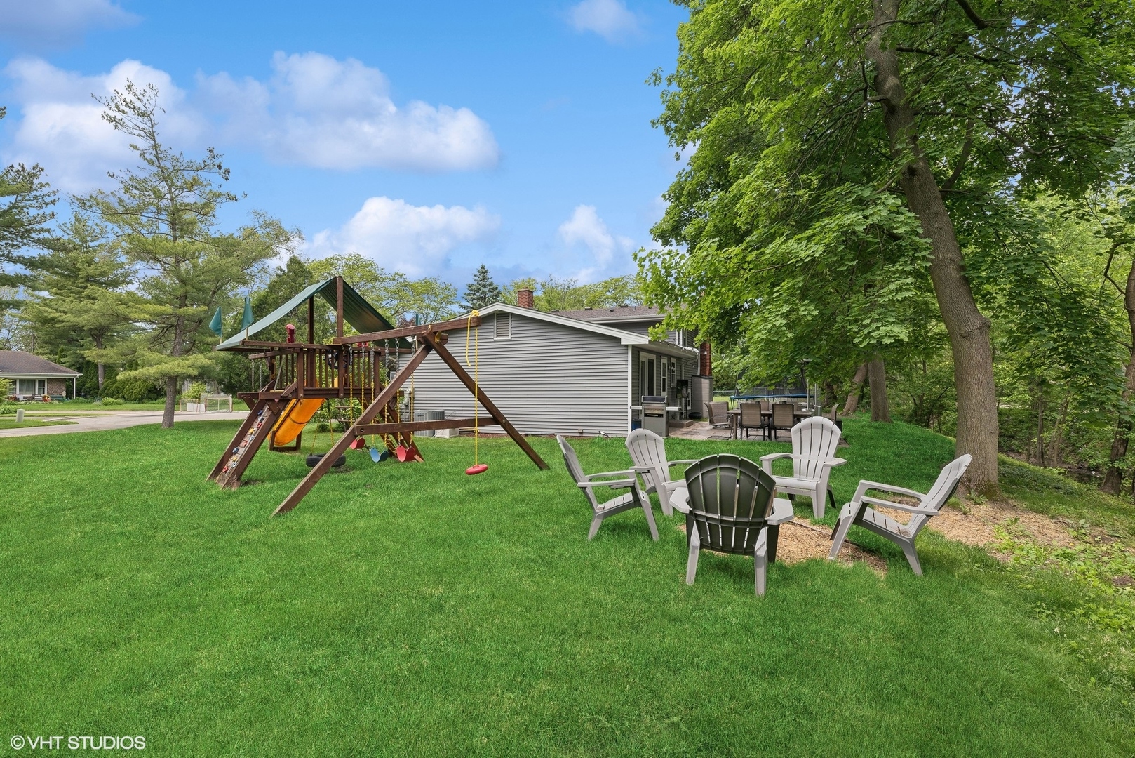 1200 Arbor Vitae Road Deerfield, IL 60015 - Photo 20 of 27 a view of backyard with table and chairs